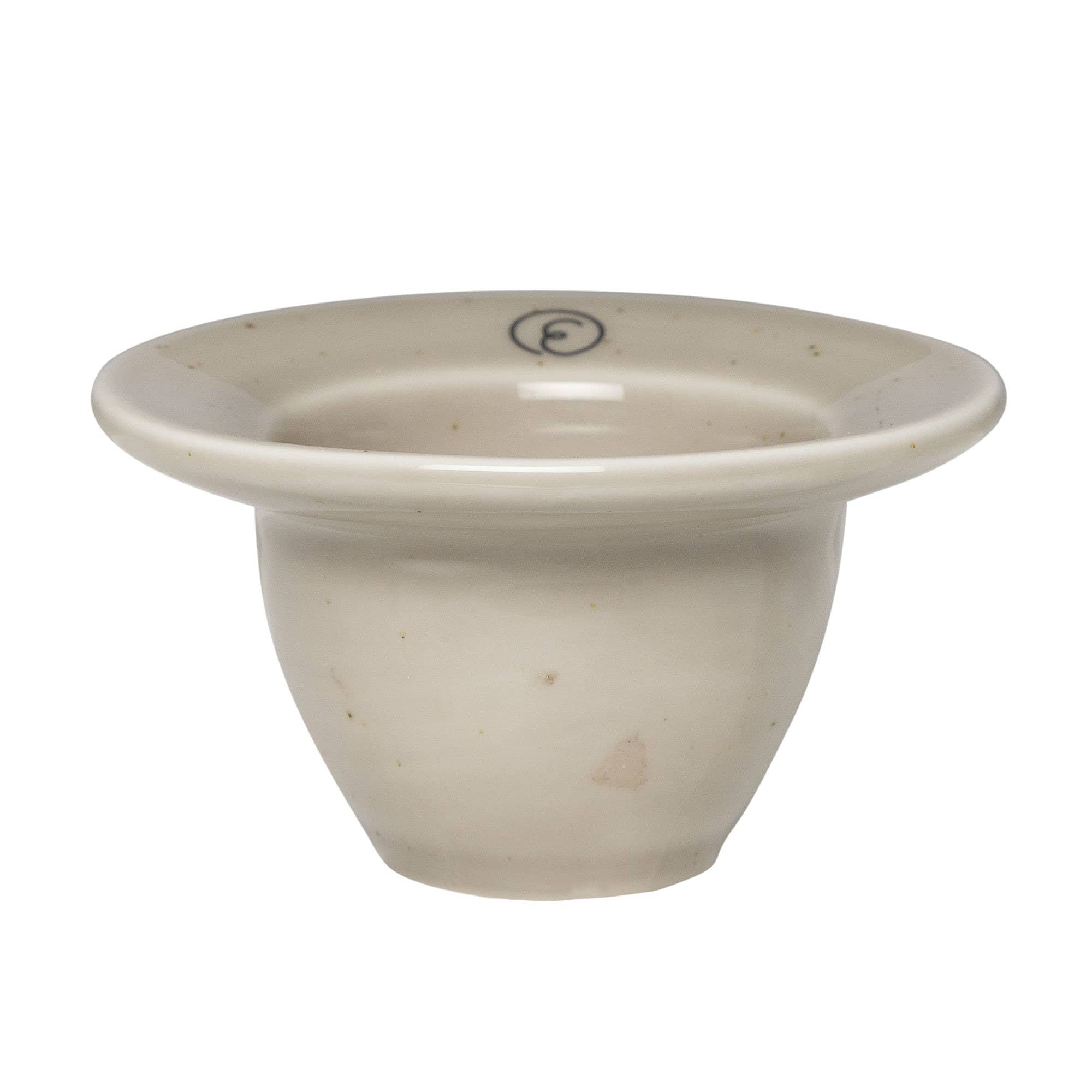 Æggebæger af porcelæn, sand